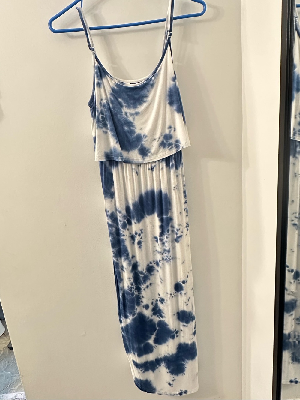 Women’s blue and white tie dye maxi dress